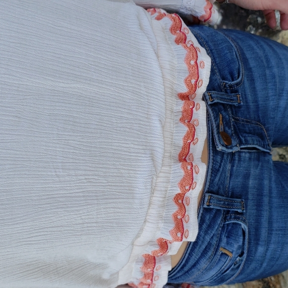 Rahi Cali white floral embroidered top - Picture 10 of 14